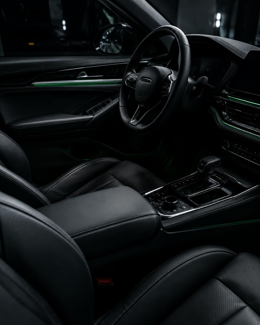 Intérieur de voiture en cuir noir